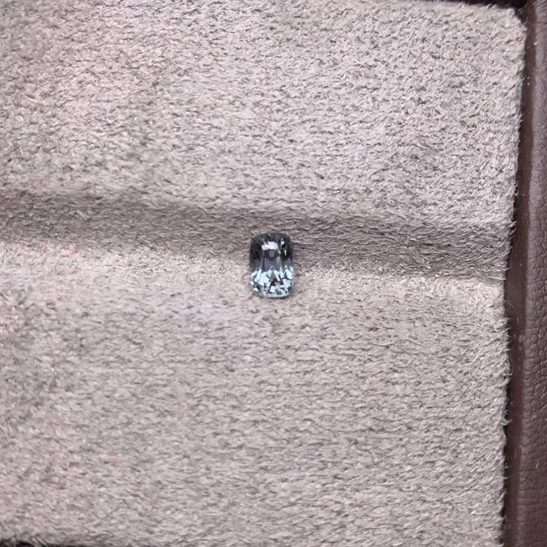 裸石未镶嵌尖晶石0.80克拉灰尖晶