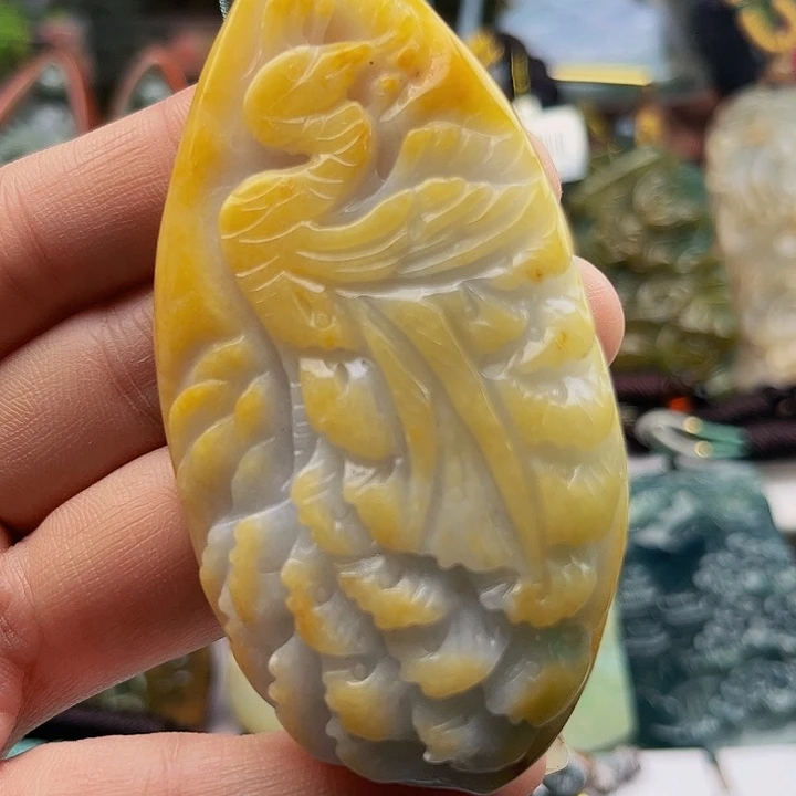 翡翠未镶嵌颈饰挂件