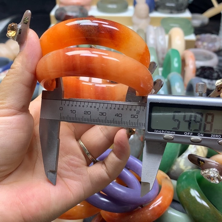 未镶嵌手镯石英质玉