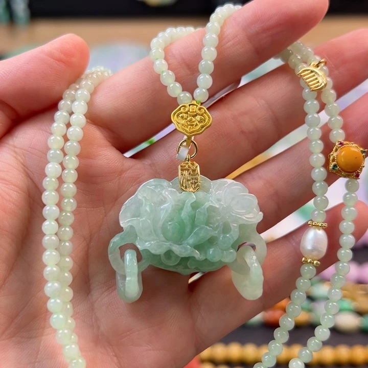 翡翠未镶嵌颈饰吊坠