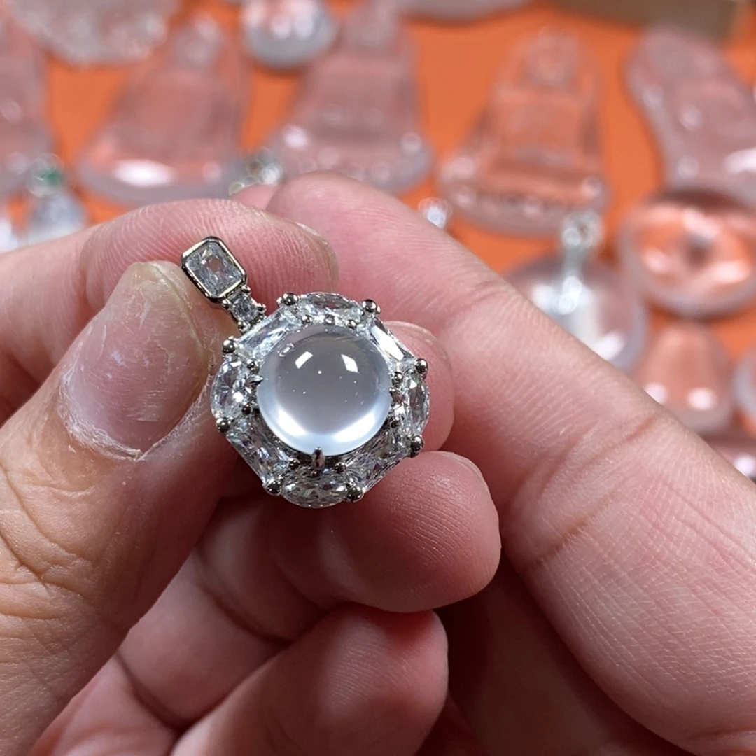 石英质玉合金颈饰蛋面