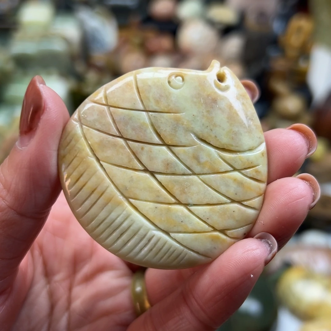 岫玉未镶嵌颈饰花玉粉鱼