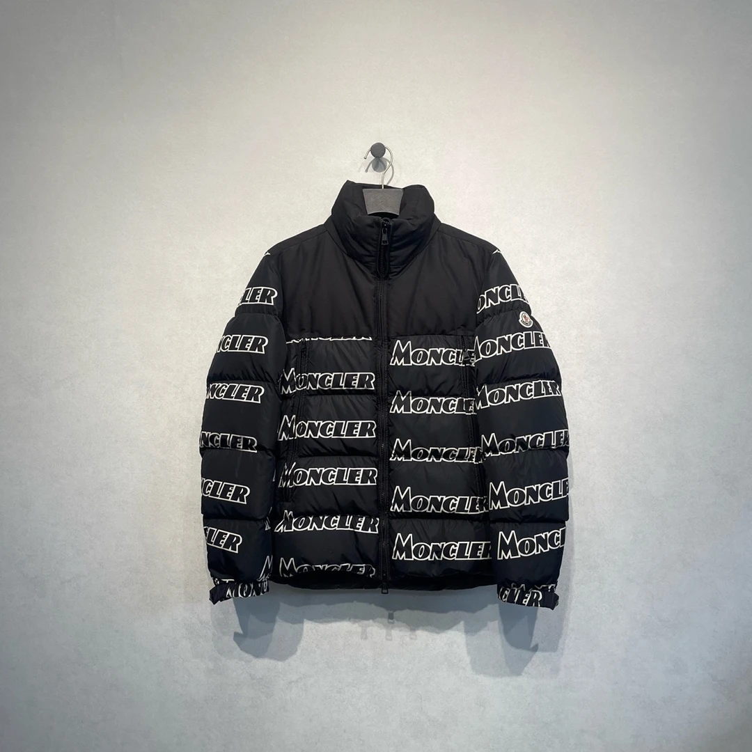 未使用 MONCLER logo满印羽绒的外套/3码/DY216432