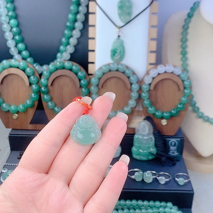 颈饰未镶嵌石英质玉