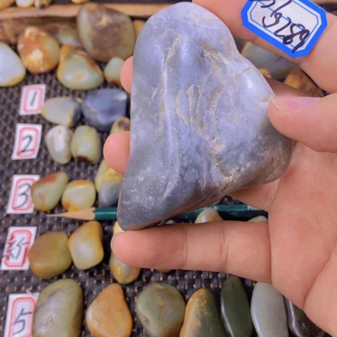 颈饰未镶嵌和田玉（糖玉）