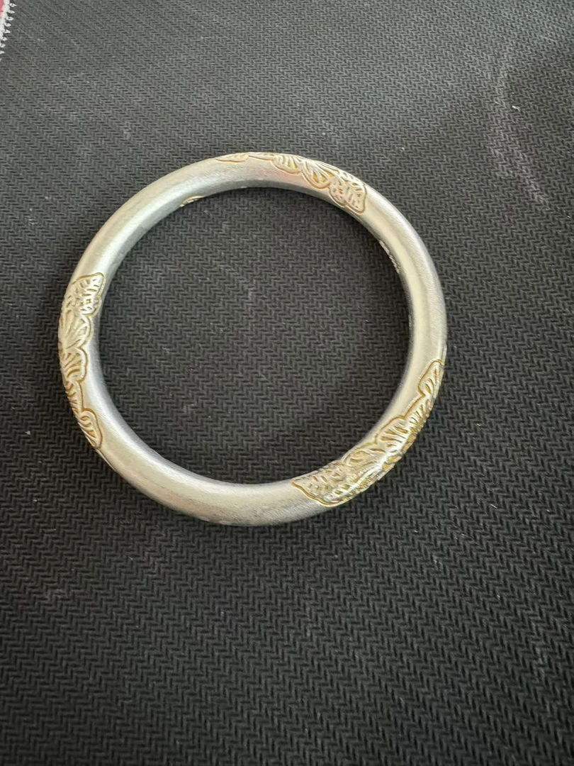 精品银手镯（无礼盒）  S352