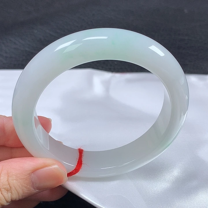 翡翠未镶嵌手镯
