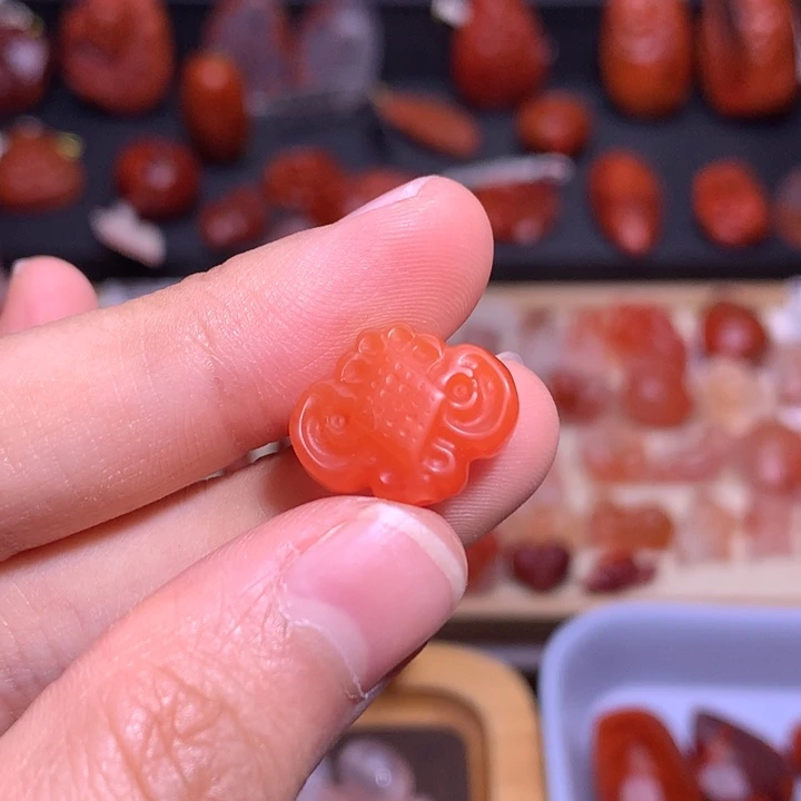 南红玛瑙未镶嵌珠宝半成品中国结