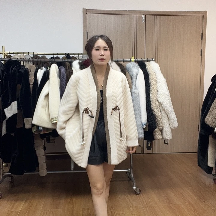皮毛一体外套女中长款
