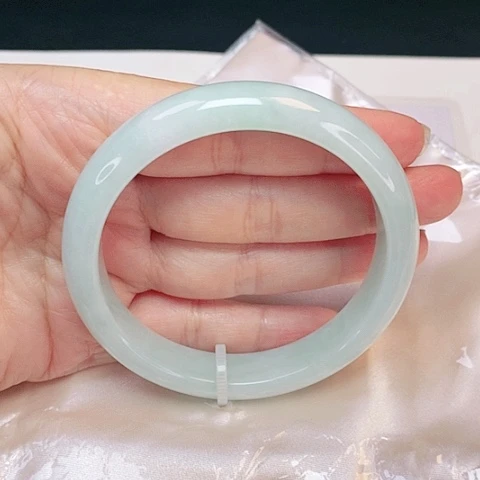 【闪购商品】翡翠手镯未镶嵌正63.2