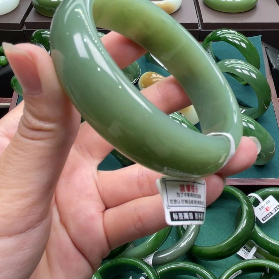 未镶嵌手镯和田玉（碧玉）