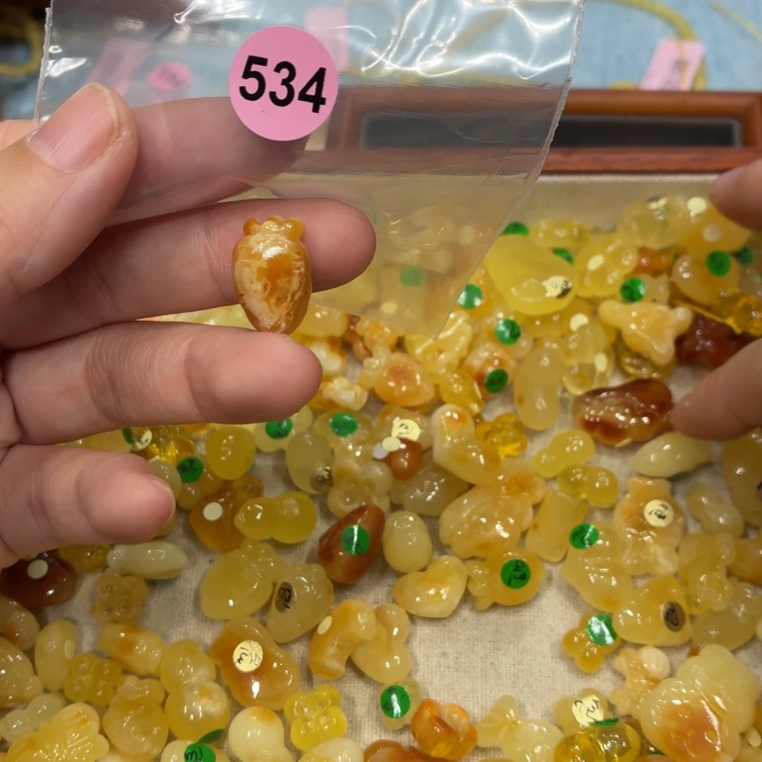 琥珀未镶嵌珠宝奇石