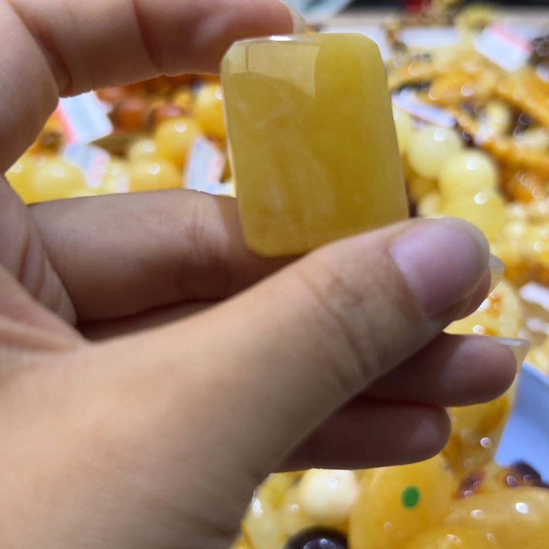 未镶嵌琥珀珠宝奇石