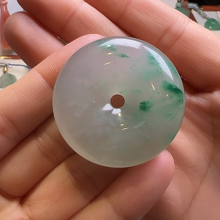 石英质玉未镶嵌颈饰