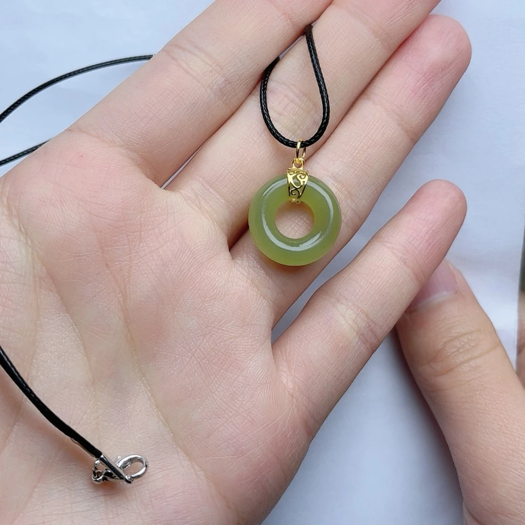 和田玉挂件。k k银S925镶嵌