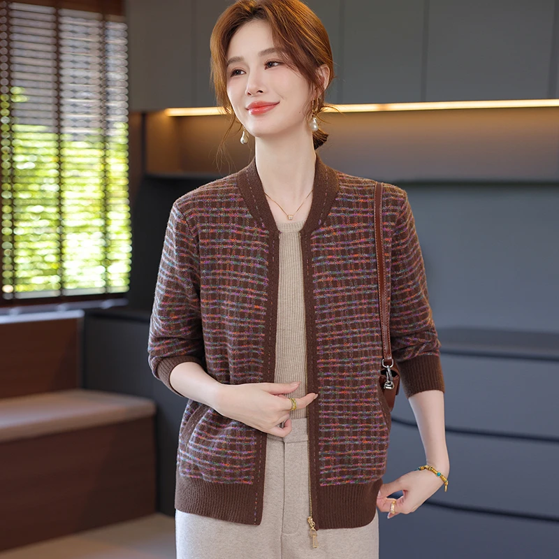 洋气妈妈秋装V领针织衫开衫2025新款中老年女装秋季气质外套毛衣