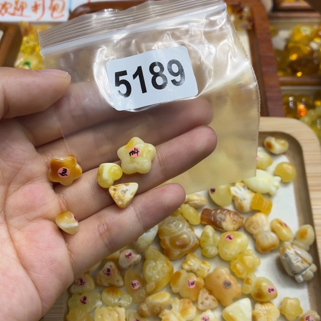 蕾***琥珀未镶嵌珠宝奇石