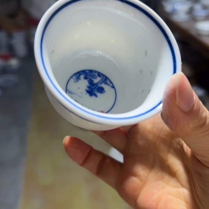 陶青花玲珑小茶杯山清水秀