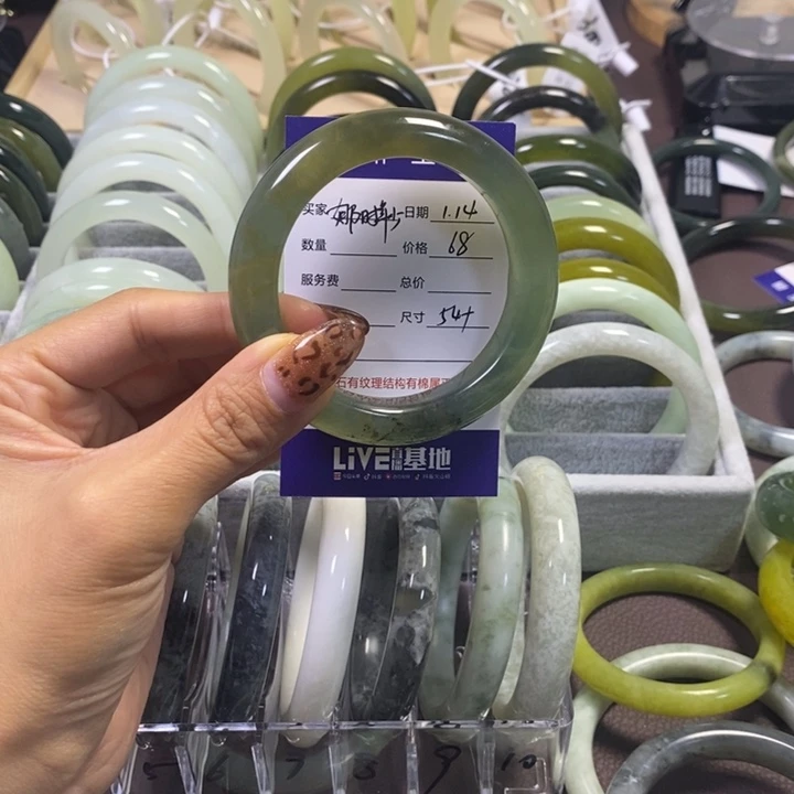 蛇纹石玉手镯未镶嵌