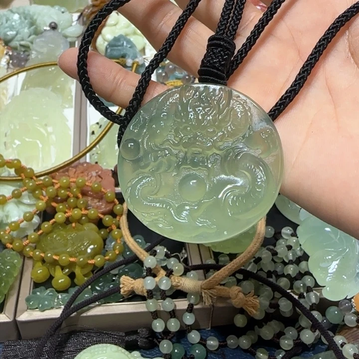 蛇纹石玉未镶嵌吊坠