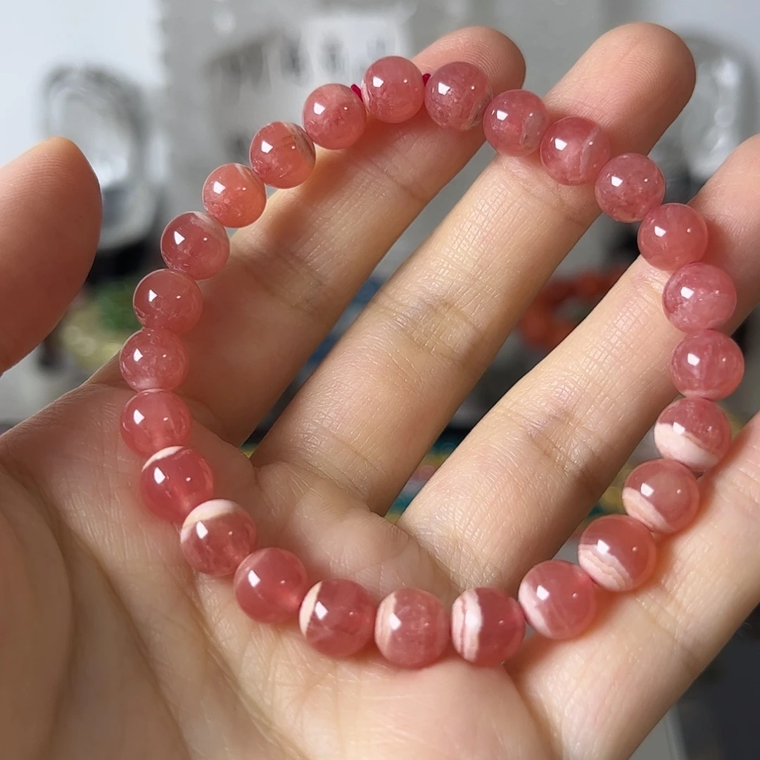 菱锰矿（红纹石）未镶嵌手链矿坑