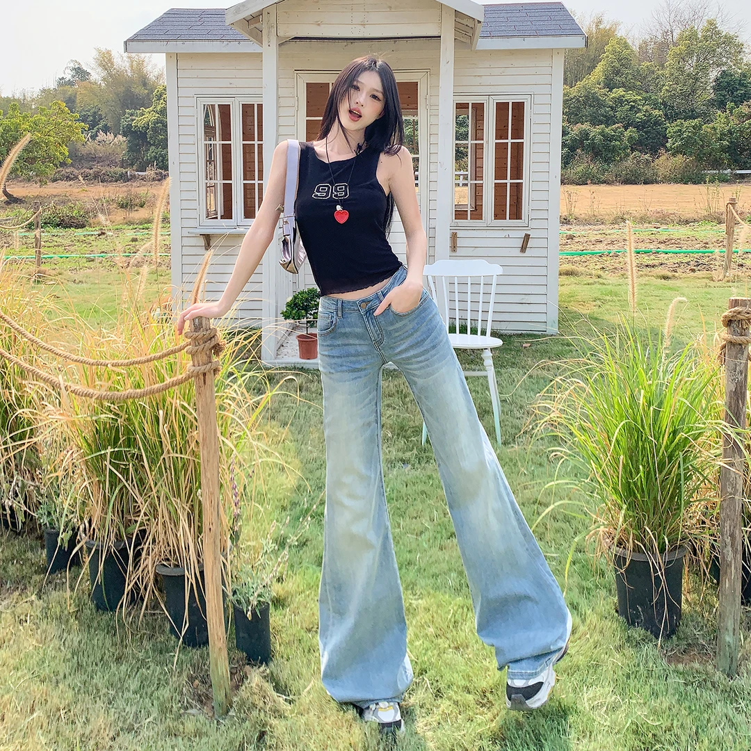 浅蓝色微喇牛仔裤女秋冬2025年新款低腰显瘦不贴腿喇叭拖地裤子