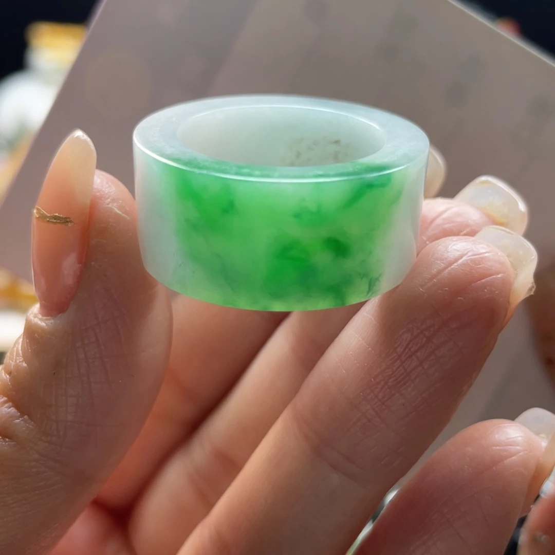 定制翡翠未镶嵌戒指