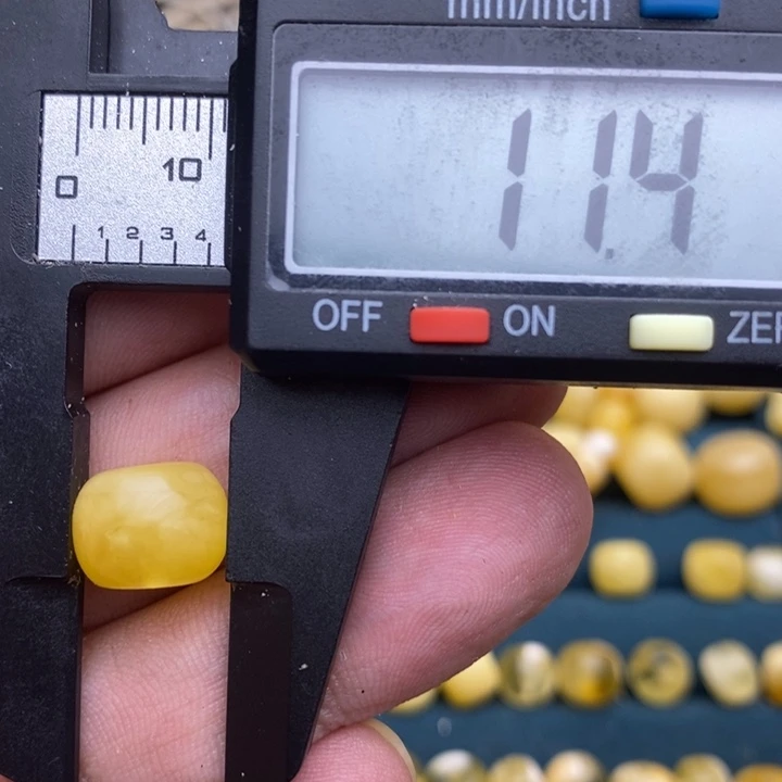 琥珀未镶嵌裸石30号11.4*9微瑕
