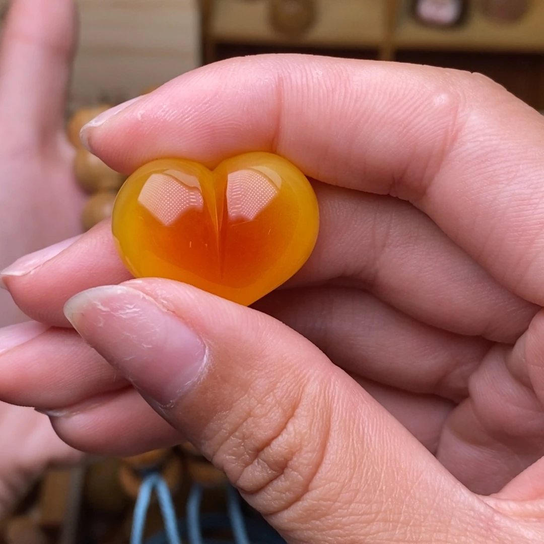 阿****吊坠猴头核桃爱心