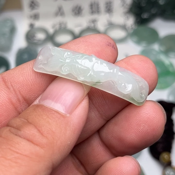 翡翠未镶嵌颈饰手牌
