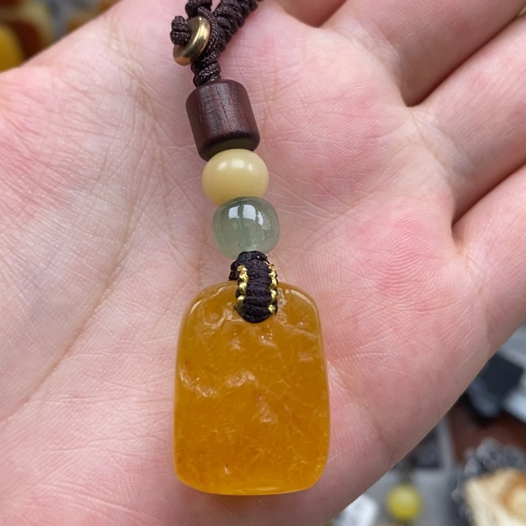 未镶嵌琥珀珠宝奇石