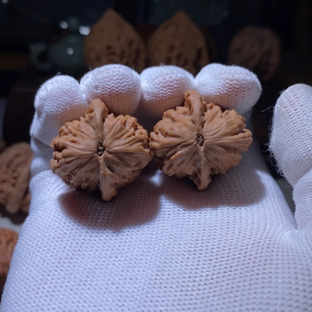 M***s文玩核桃吊坠蜡瓶30