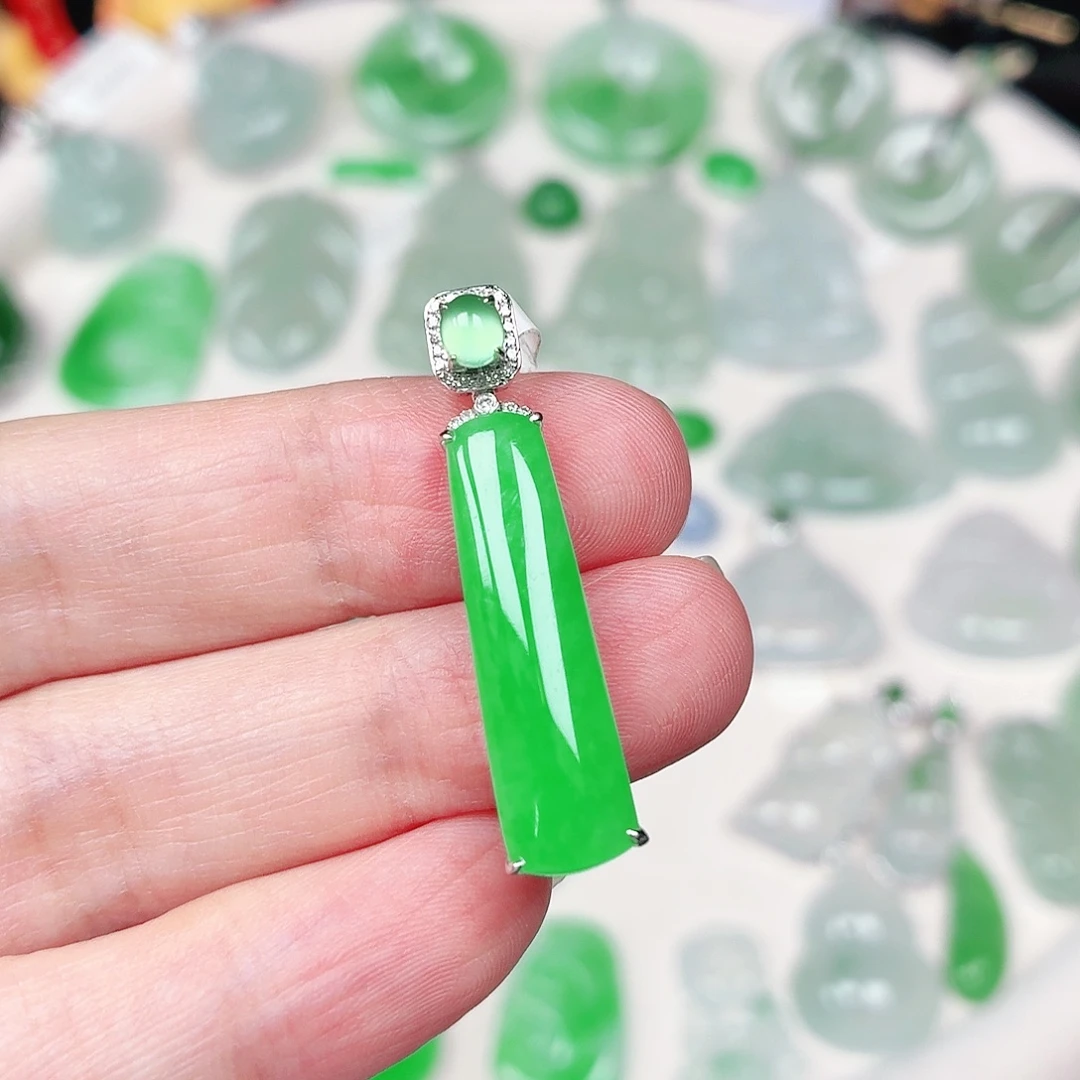 颈饰18K金镶嵌翡翠缅甸天然A货翡翠