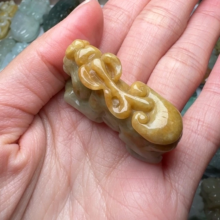 翡翠未镶嵌颈饰貔貅