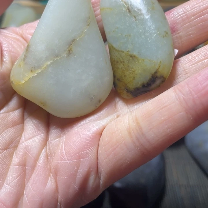 集***》和田玉未镶嵌颈饰