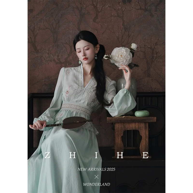 无艳一禾【醉春烟】静奢醋酸羊毛绣花拼蕾丝V领上衣+半裙