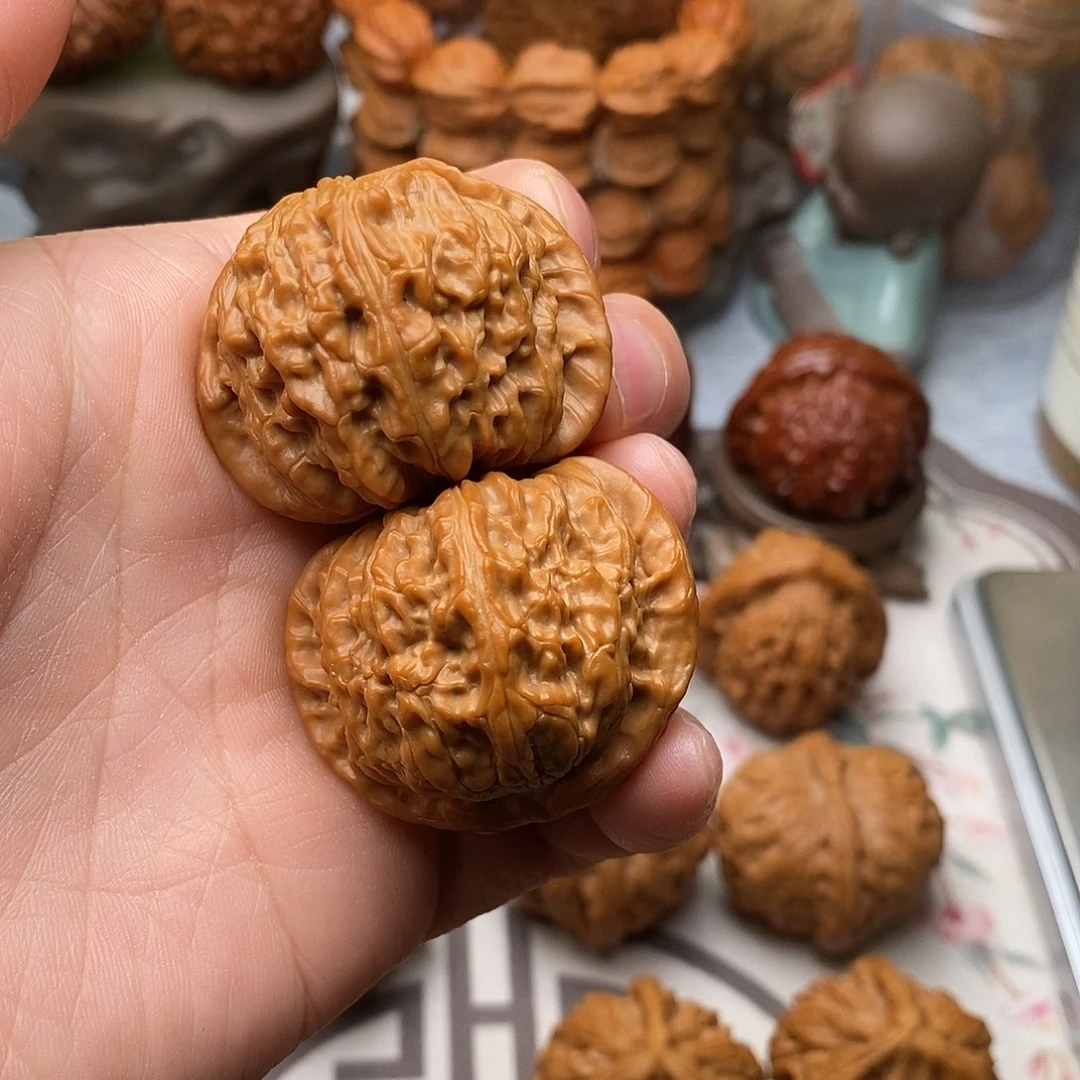 放***，文玩核桃把件白狮子