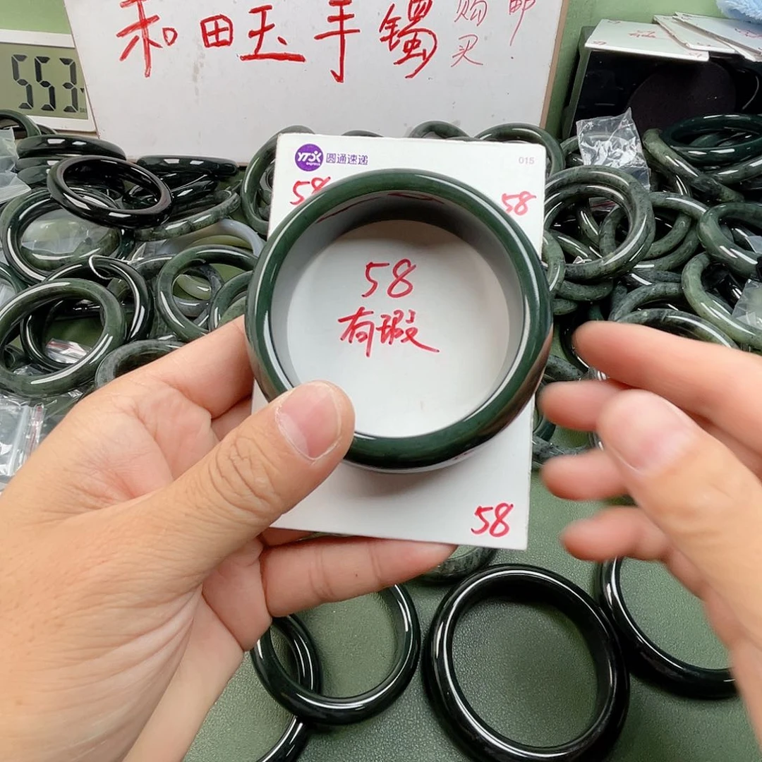 桃***夭和田玉手镯未镶嵌