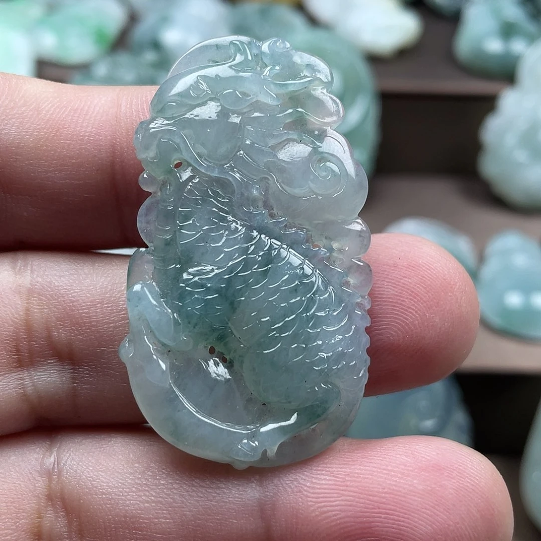 翡翠未镶嵌颈饰麒麟