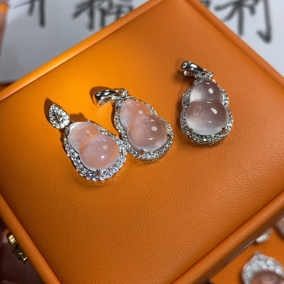 石英质玉颈饰未镶嵌葫芦随机发一件