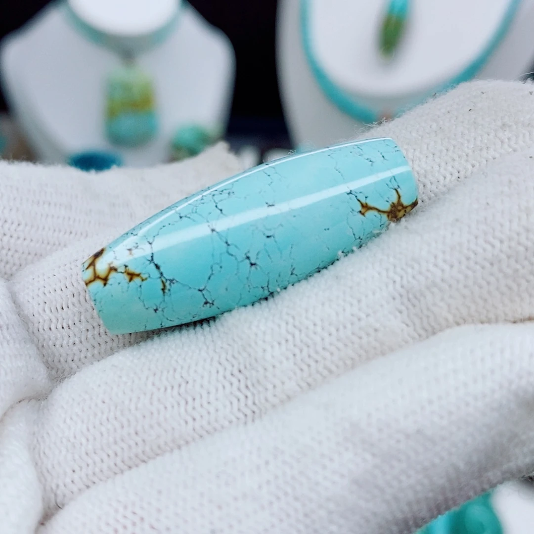 绿松石未镶嵌颈饰