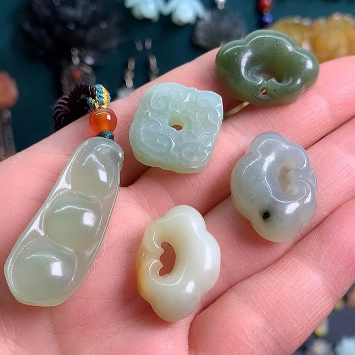 未镶嵌蛇纹石玉耳饰