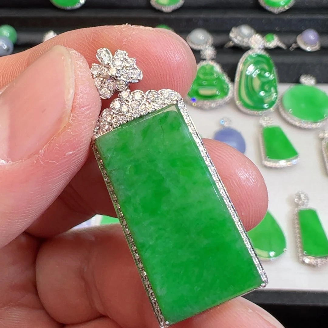 翡翠吊坠(不含链)18K金镶嵌