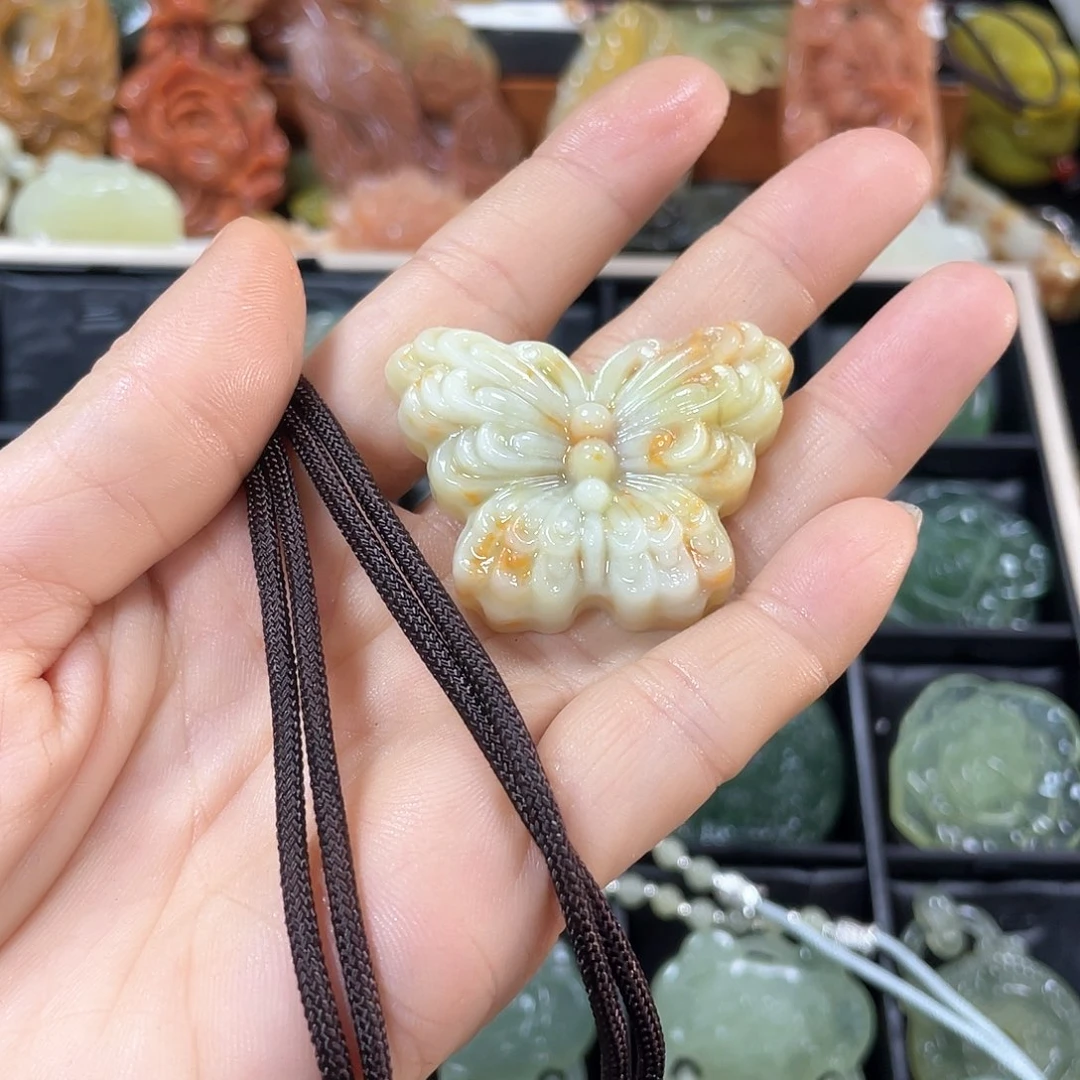 蛇纹石玉颈饰合金