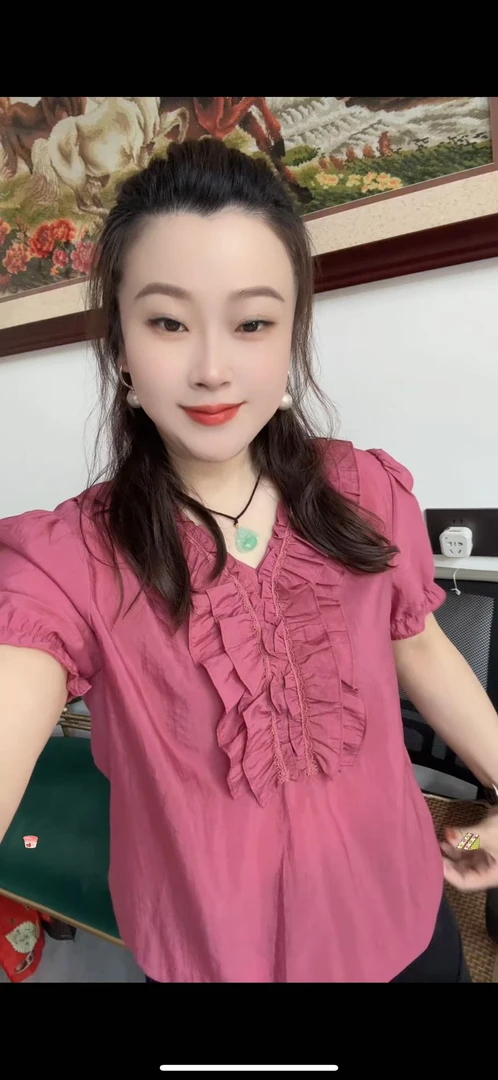 夏季时尚显瘦圆领木耳边短袖衬衫女简约设计感上衣
