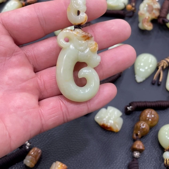 岫岩河磨玉（透闪石质玉）未镶嵌吊坠(不含链)