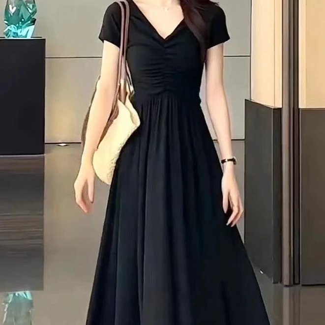 【夜莺】300斤大码女装垂感连衣裙2025夏季新款时尚褶皱V领收腰