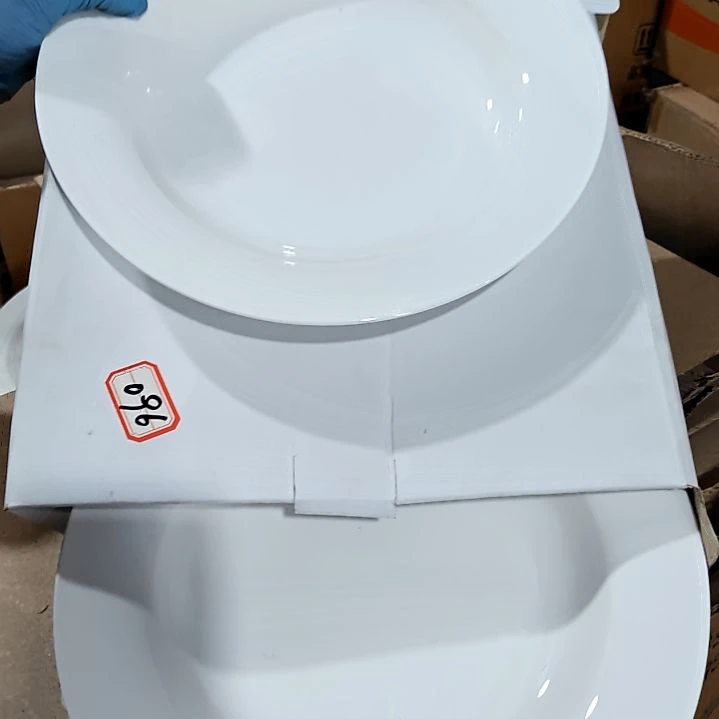 摆件盘子碗茶壶啥都有