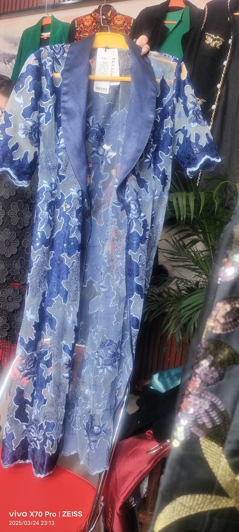 气质显瘦法式V领刺绣连衣裙名媛风收腰短袖裙子