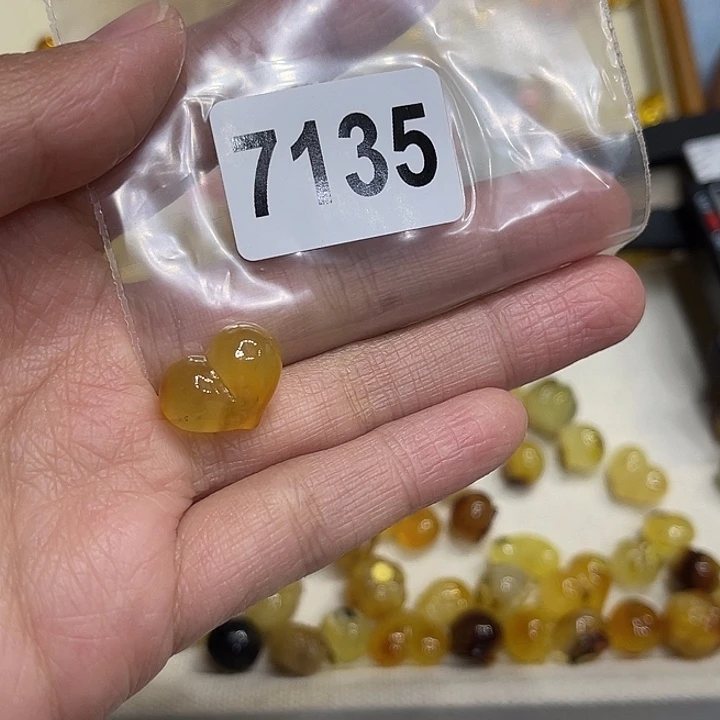 琥珀未镶嵌珠宝奇石